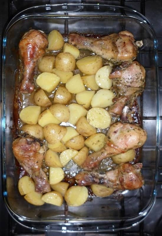 Coxa de frango assada com batatas